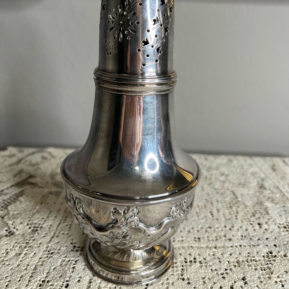 Vintage Silverplate Sugar Shaker Made In England (not “the uk”)